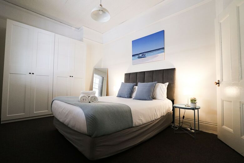 Discover The Rocks - Heritage House