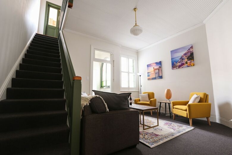Discover The Rocks - Heritage House