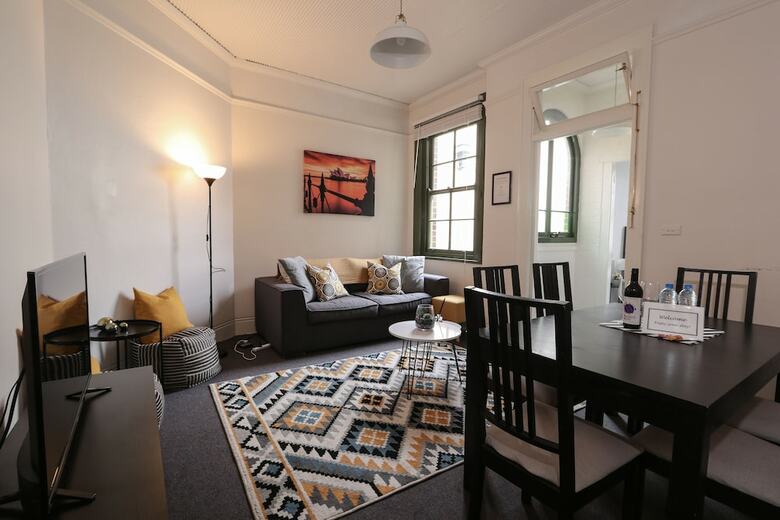 Discover The Rocks - Heritage House