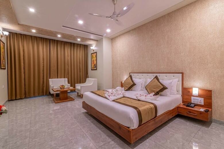 Hotel Savitri Resorts