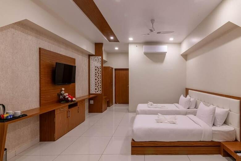 Hotel Savitri Resorts