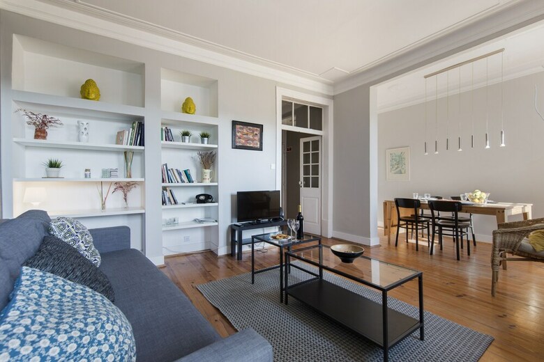 Trendy & Lightful Apartment