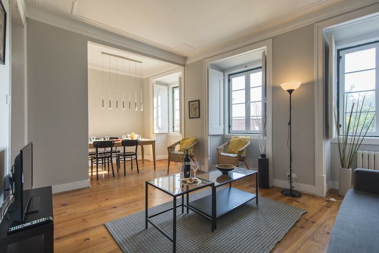 Trendy & Lightful Apartment