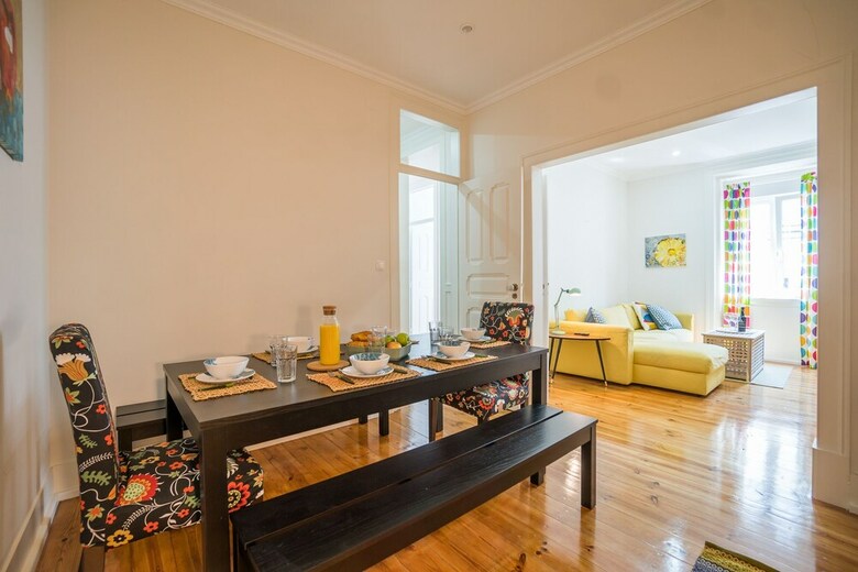 Colorful And Bright 3 Apartment