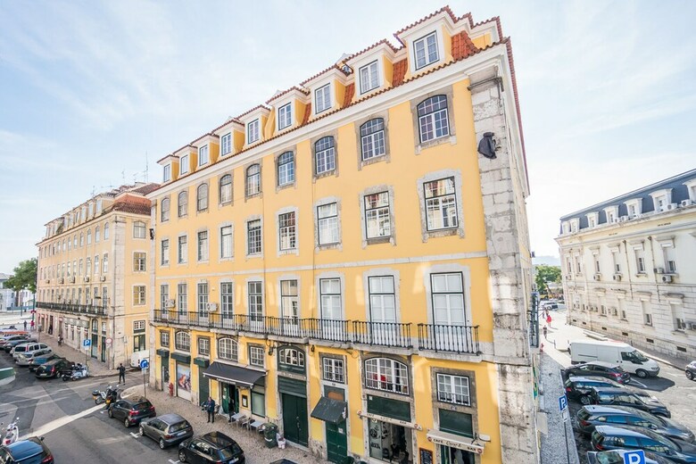 Spacious And Bright Apartment In Cais Sodre