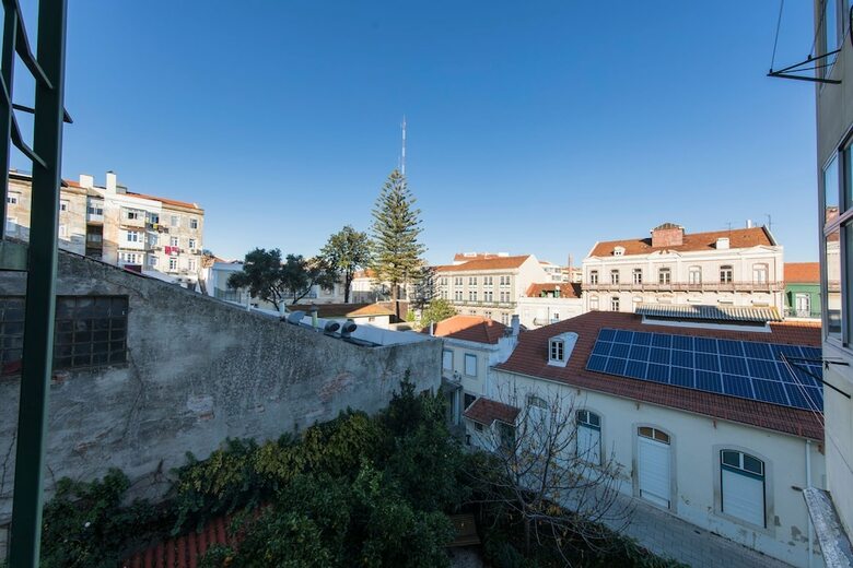 Spacious Gra�a River View Apartment