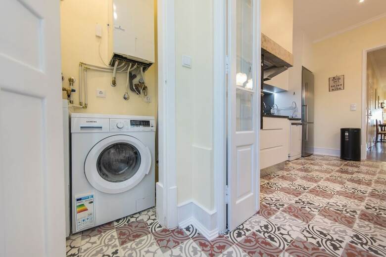 Spacious Gra�a River View Apartment