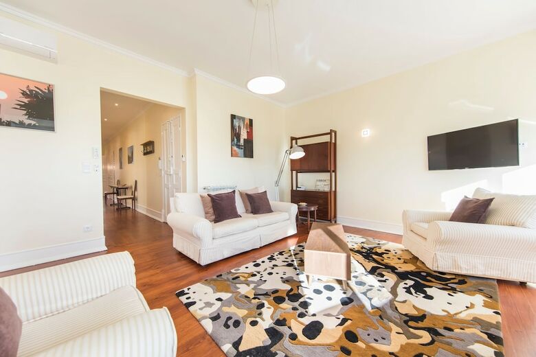 Spacious Gra�a River View Apartment