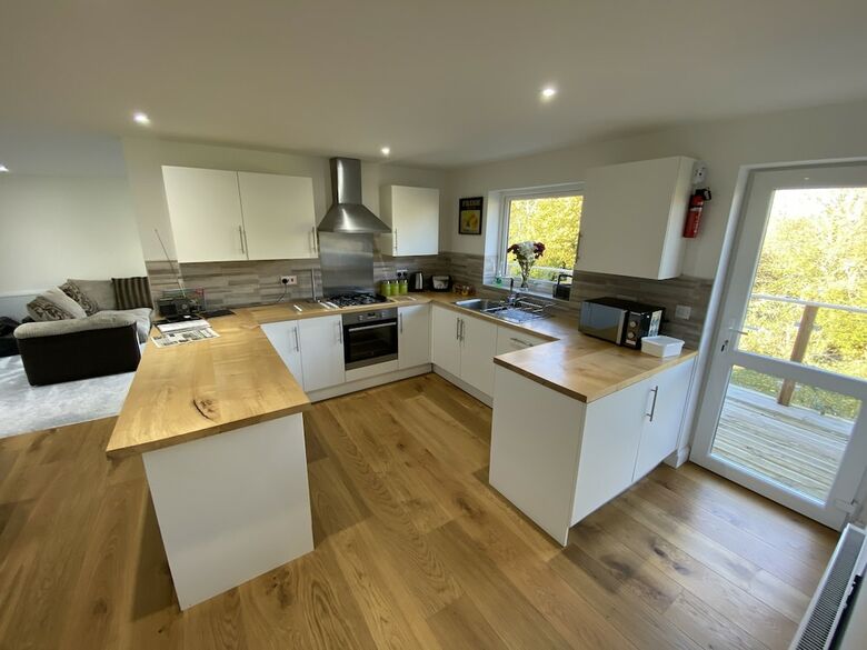 Ty Gwyn - 4 Bedroom Holiday Home