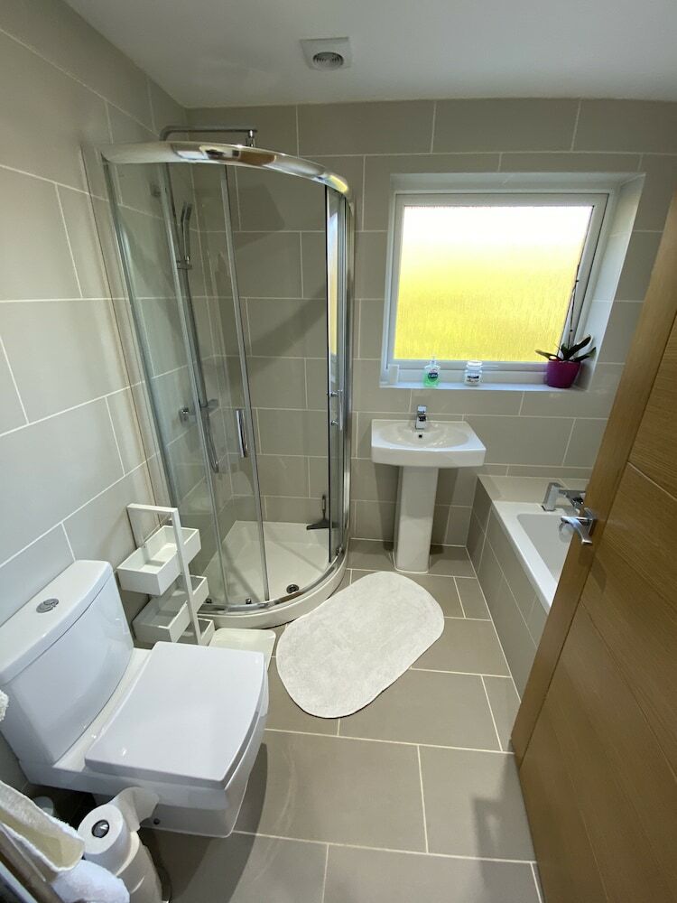 Ty Gwyn - 4 Bedroom Holiday Home