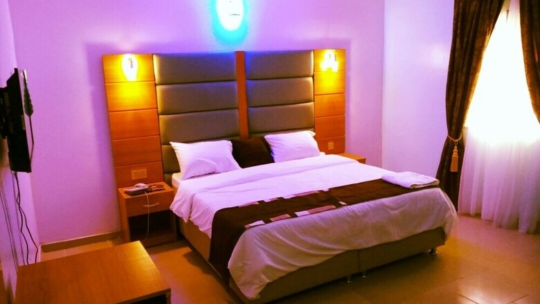 De'bliss Gold Hotel & Suite