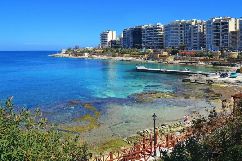 Stylish Seaview Apartment In A Prime Location