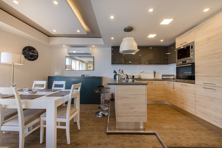 Stylish Seaview Apartment In A Prime Location