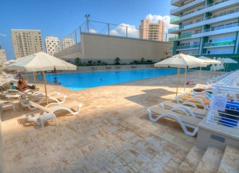 Gorgeous Apartment With Terrace In Fort Cambridge, Pool