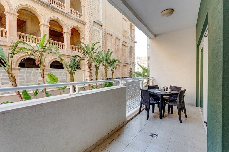 Gorgeous Apartment With Terrace In Fort Cambridge, Pool