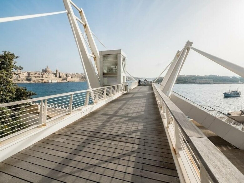 Gorgeous Apartment With Terrace In Fort Cambridge, Pool