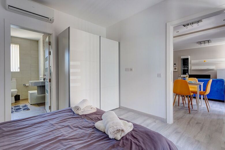 Modern Apartment Just Off The Promenade
