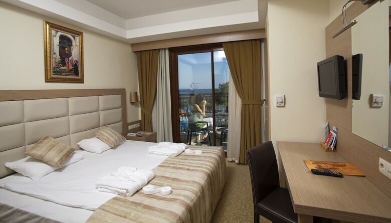 Hotel Palmet Beach Resort