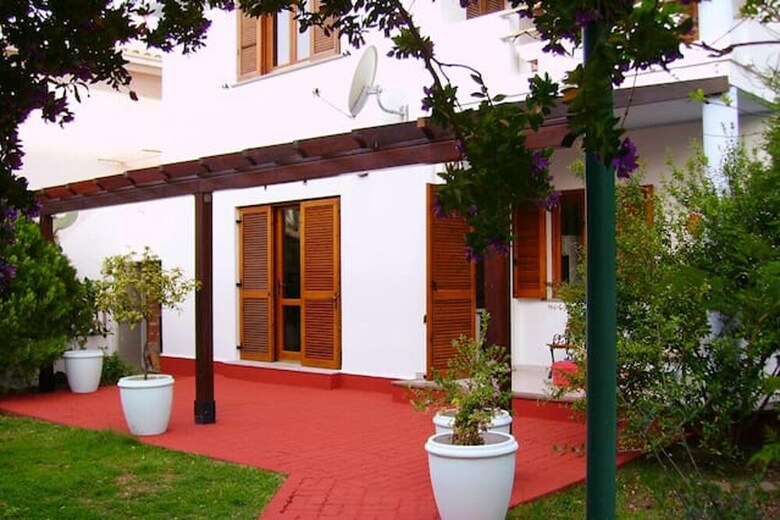 Apartment With 3 Bedrooms In Cala Gonone
