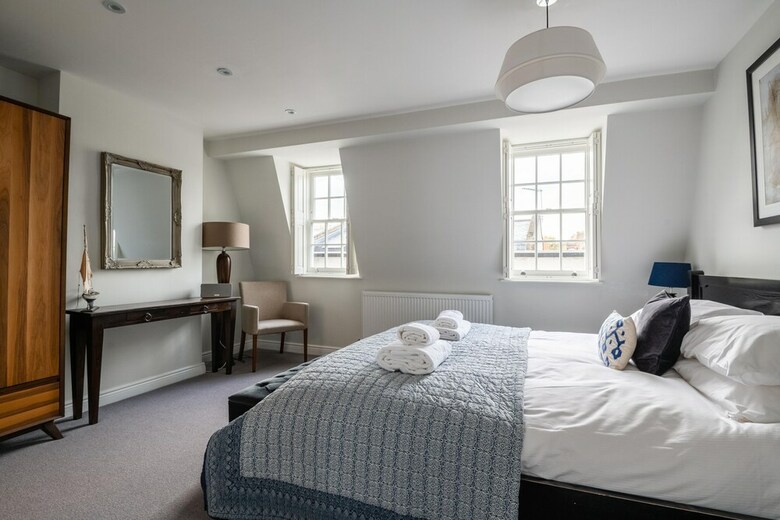 Majestic Modern Home Close To Waterloo�