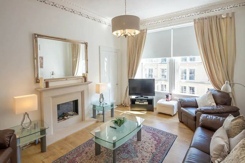 Stunning Tollcross Apartment