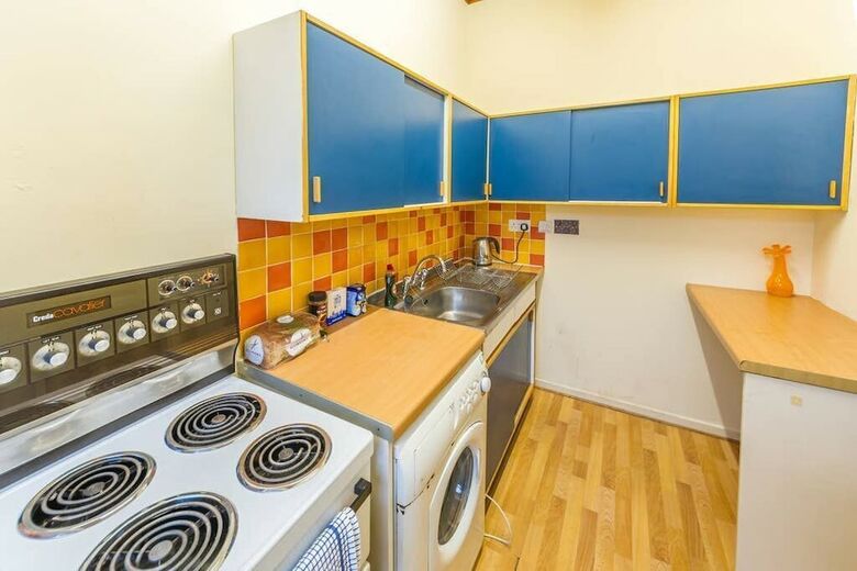 Charming And Spacious New Town Apartment