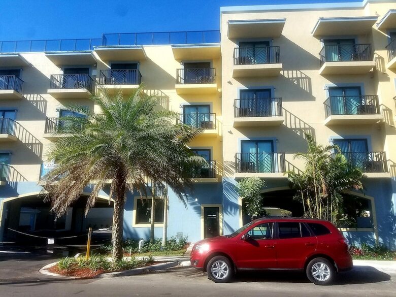 Vistalmar Queen Deluxe - One Bedroom Apartment