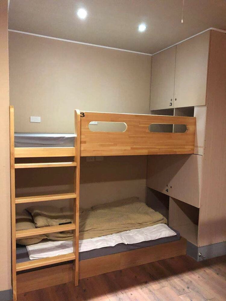 Hostal Season Of Water