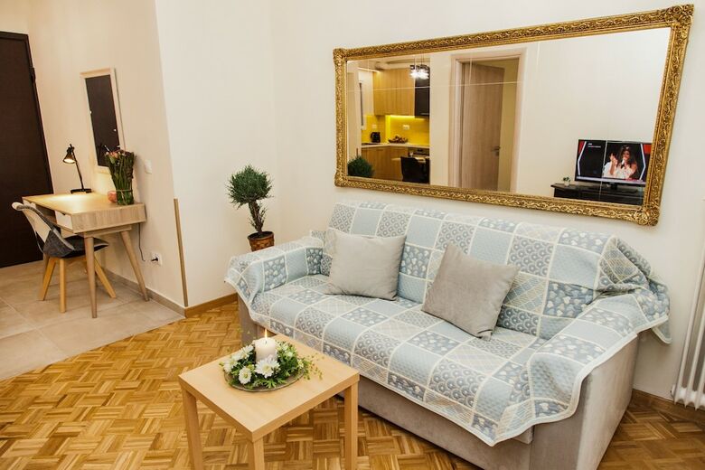 Restfull Fully Renovated Apartment In Thisio