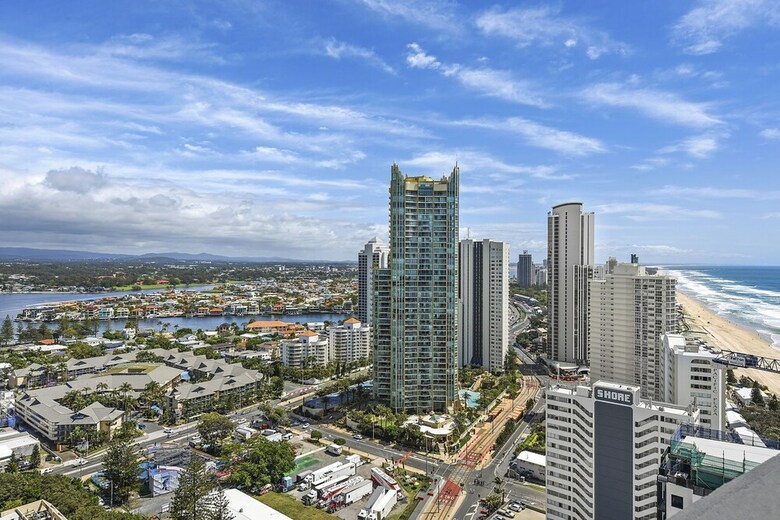 Oceanfront In Surfers Paradise Retreat