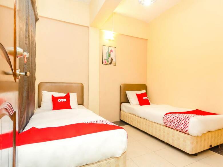 Oyo 89703 B Link Hotel