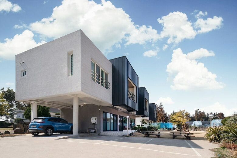 Jeju Jungmun Oasis Pension