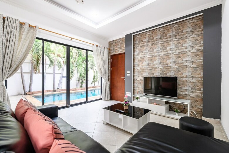 2bdr Majestic Villa - 300 From Beach