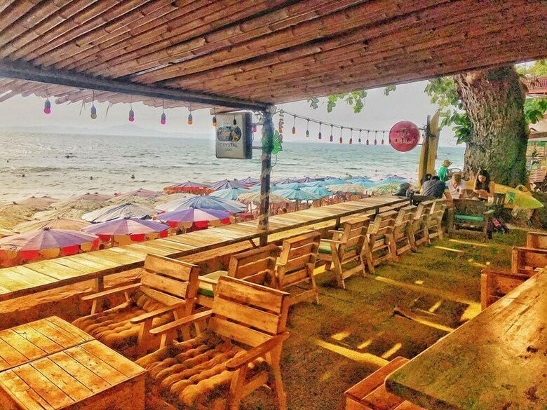 2bdr Majestic Villa - 300 From Beach