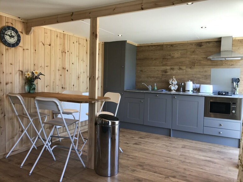 Cabana Orchard Glamping - Apartment Pod - Blossom