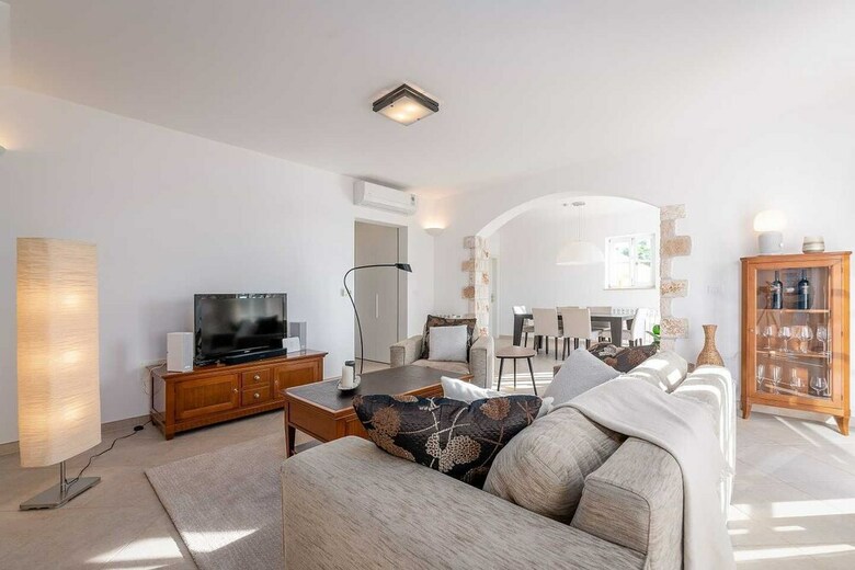 Villa Mayla