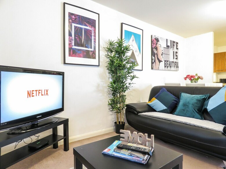 Tudors Esuites Skyline City Apartment