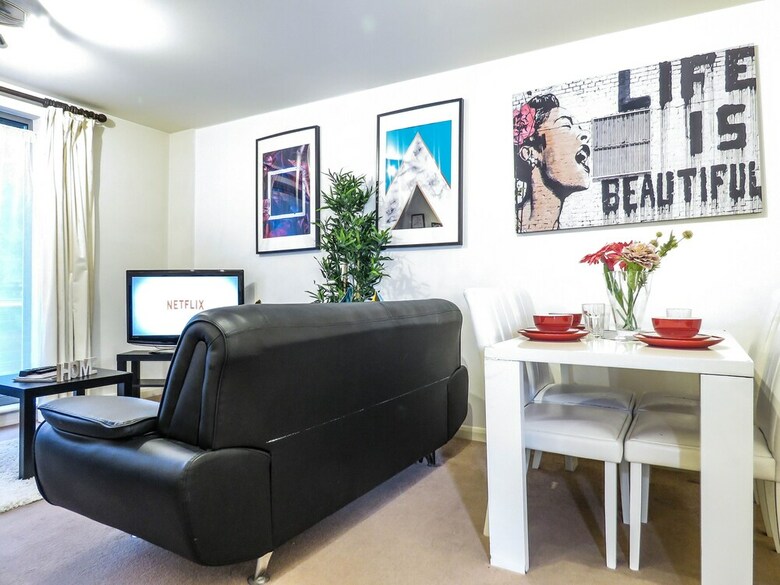 Tudors Esuites Skyline City Apartment