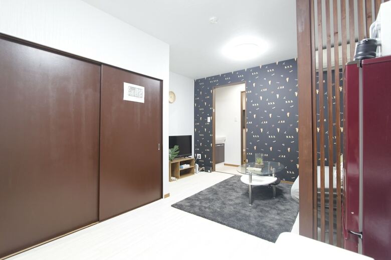 Ko's Apartment, Tatsumi West Station