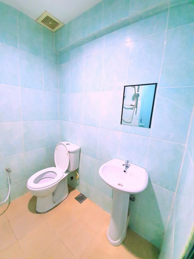 Oyo 89737 Hotel Tishoa