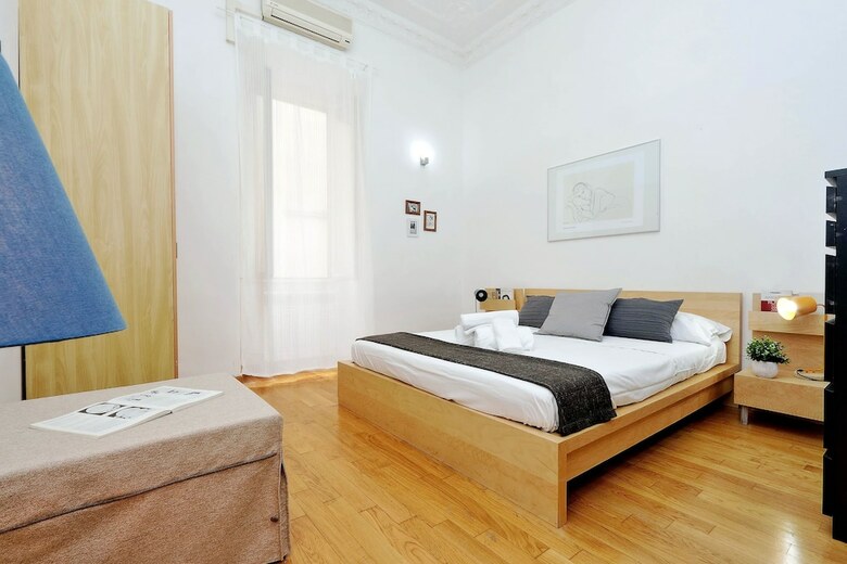 Vatican Spacious Mod� Apartment