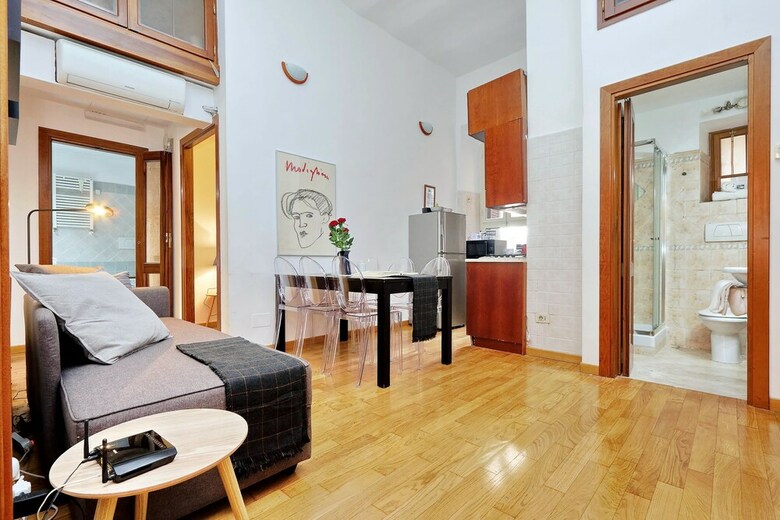 Vatican Spacious Mod� Apartment