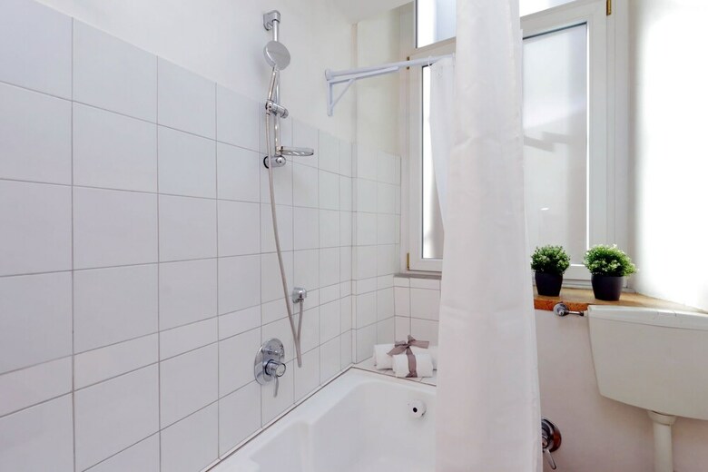 Three Bedrooms Spagna Apartment