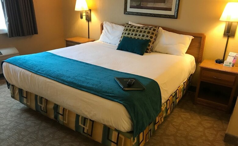 Hotel Expressway Suites Bismarck