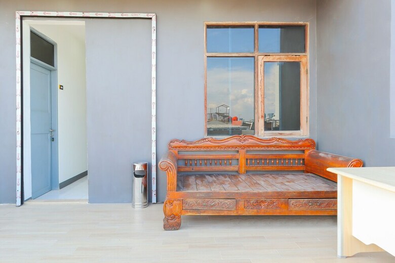Hostal Oyo 2308 Seven Season Residence