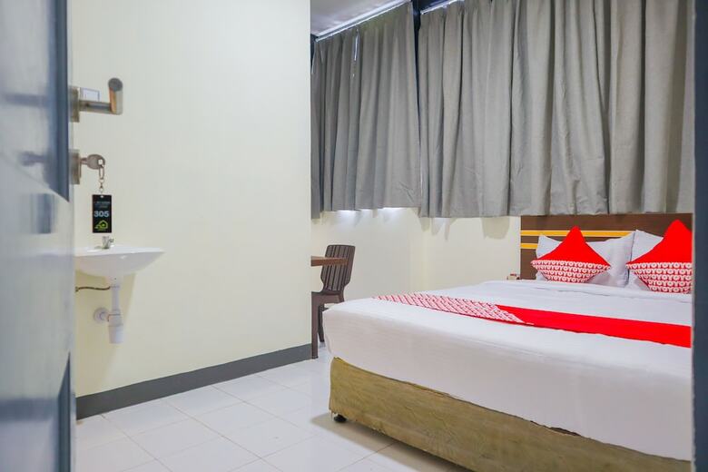 Hostal Oyo 2308 Seven Season Residence