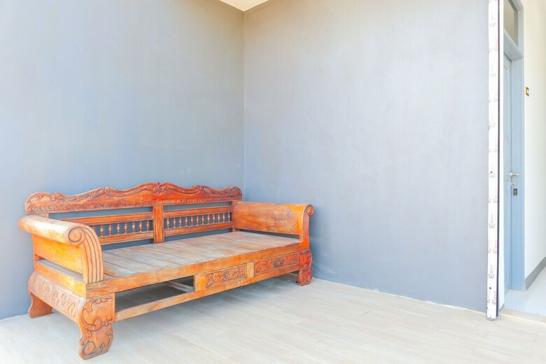 Hostal Oyo 2308 Seven Season Residence