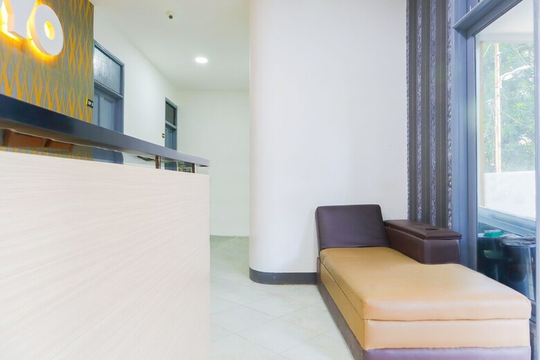 Hostal Oyo 2308 Seven Season Residence
