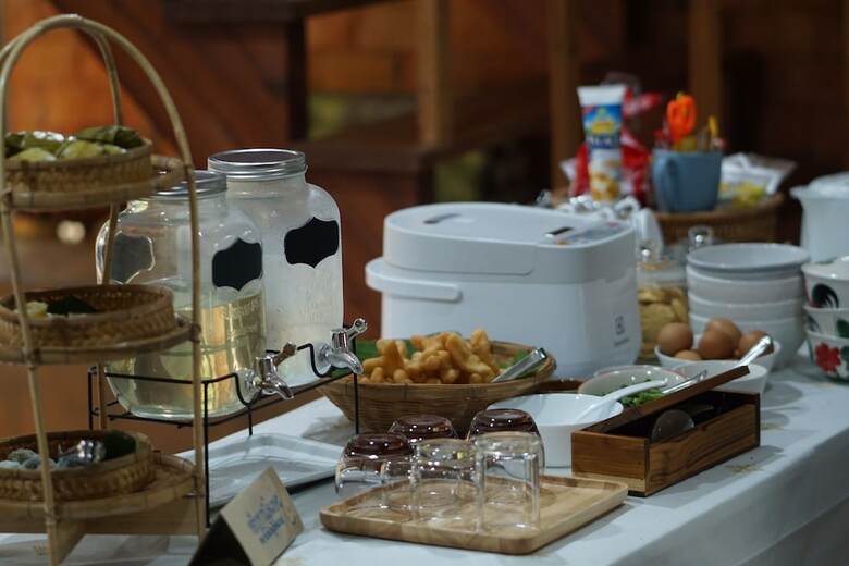 Hotel Tha Ma-o Bouteak Homestay
