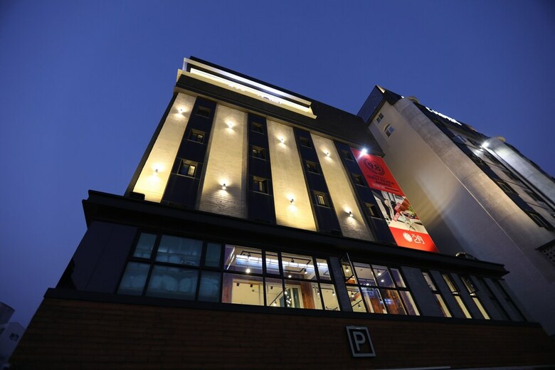 February Hotel Sinho